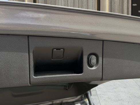 Used 2020 Chevrolet Suburban Premier image 35