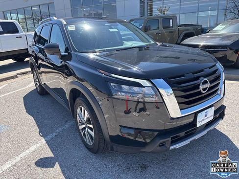 Used 2025 Nissan Pathfinder SL FWD image 7