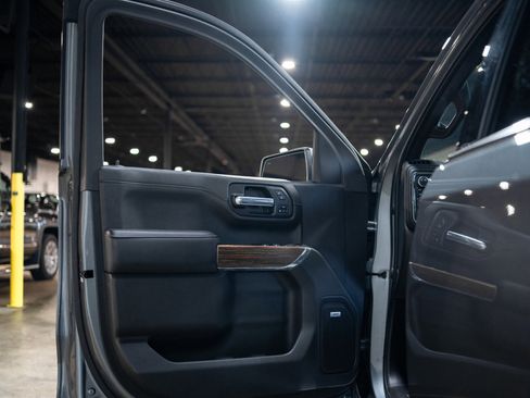 Used 2021 Chevrolet Silverado 1500 High Country image 41