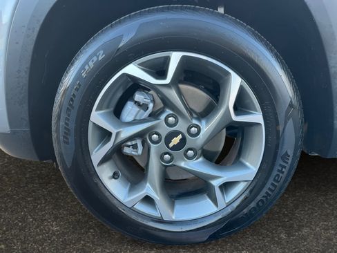 Used 2025 Chevrolet Trax LT w/ LT Convenience Package image 12