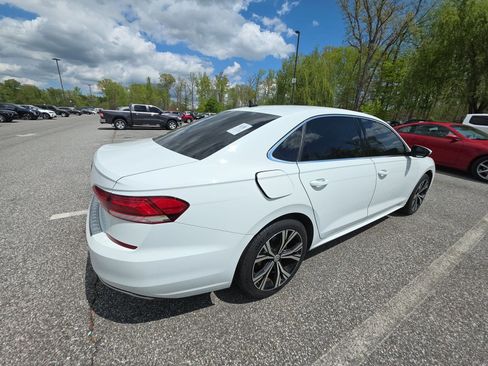 Used 2022 Volkswagen Passat 2.0T SE FWD image 6
