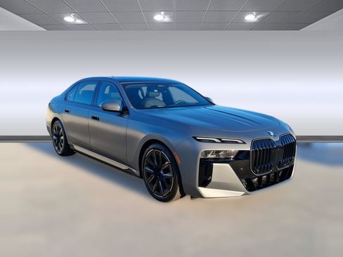 Used 2026 BMW i7 xDrive60 w/ Premium Package AWD/4WD image 6