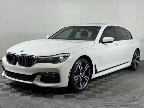Used 2018 BMW 740i 740i image 2