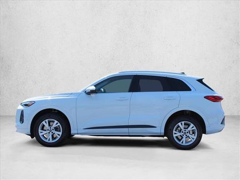 Certified 2025 Audi Q5 Premium w/ Convenience Package AWD/4WD image 12