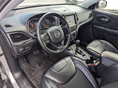 Used 2019 Jeep Cherokee Trailhawk w/ Cold Weather Group AWD/4WD image 25