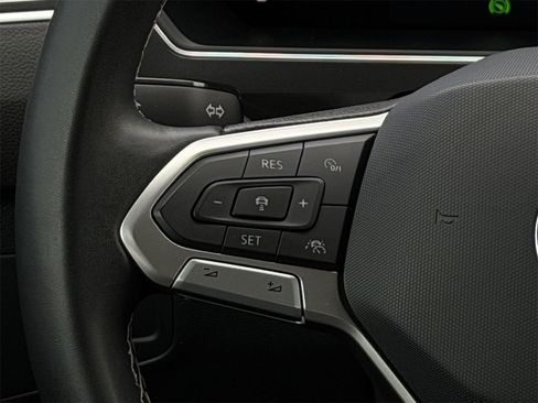 Used 2023 Volkswagen Tiguan SE image 13