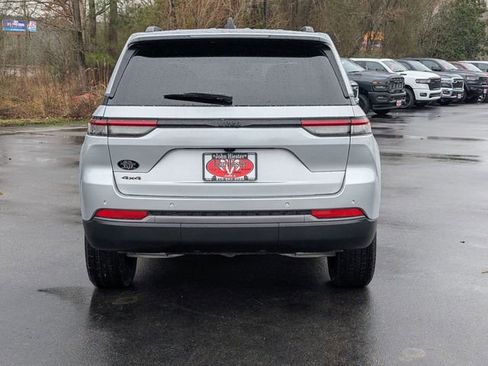 New 2026 Jeep Grand Cherokee Laredo image 6