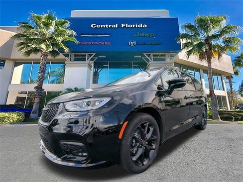 New 2026 Chrysler Pacifica Limited w/ S Appearance Package image 9