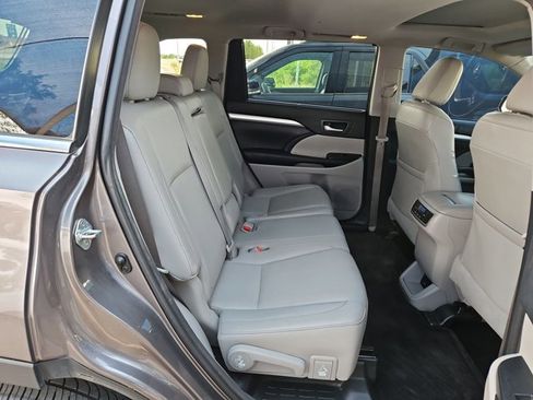 Used 2016 Toyota Highlander XLE AWD/4WD image 27