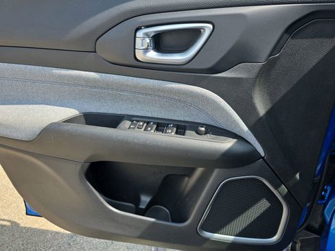 Used 2023 Jeep Compass Sport image 29