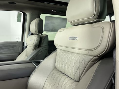New 2026 Ford F350 Platinum w/ Platinum Plus Package AWD/4WD image 17