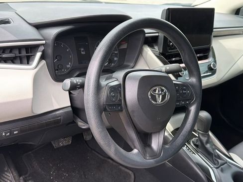 Used 2025 Toyota Corolla LE image 12