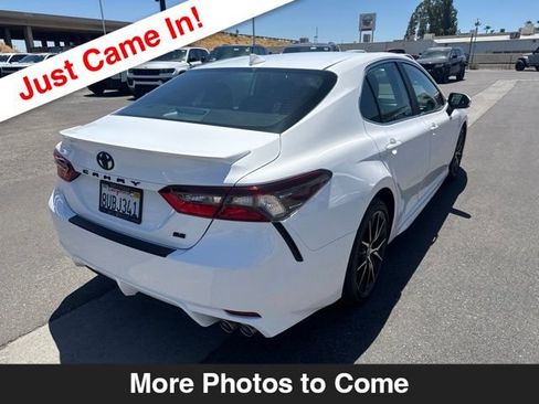 Used 2021 Toyota Camry SE w/ Convenience Package FWD image 6