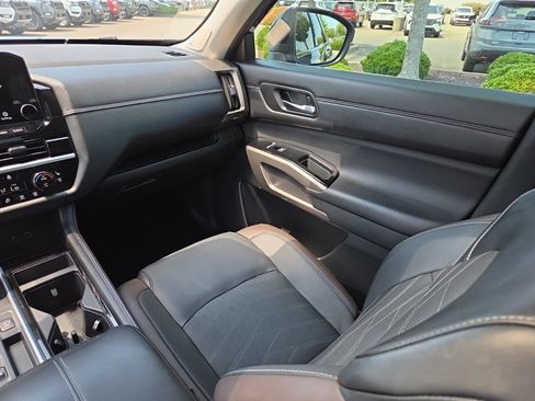 Used 2024 Nissan Pathfinder Platinum w/ Cargo Package FWD image 29