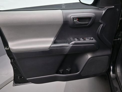 Used 2020 Toyota Tacoma SR image 10