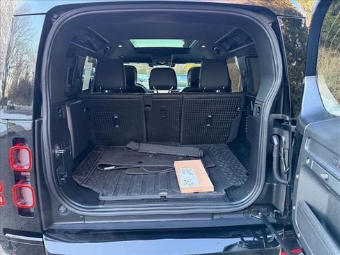 Certified 2022 Land Rover Defender 110 V8 image 5
