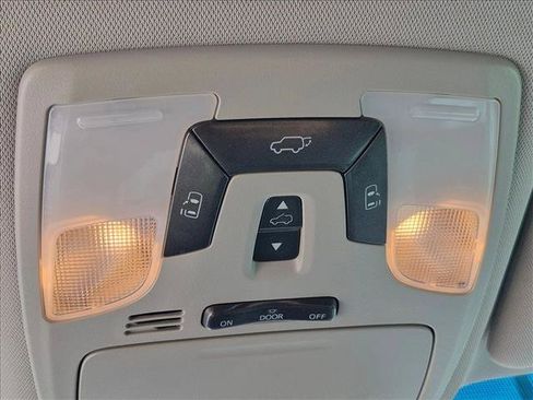 Used 2017 Toyota Sienna XLE FWD image 13