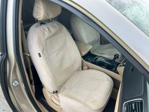 Used 2016 Kia Sedona LX w/ LX Convenience Package FWD image 17
