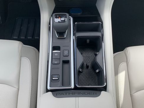 New 2026 Nissan Pathfinder SL image 16