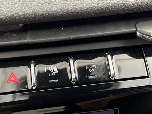 Used 2024 Jeep Grand Cherokee L Laredo image 56