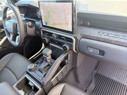 Used 2025 Toyota Tacoma Limited AWD/4WD image 32