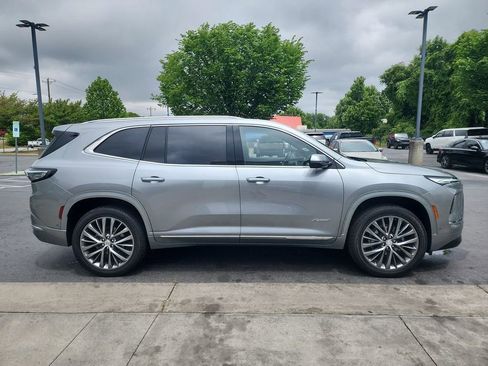 Certified 2025 Buick Enclave Avenir w/ Super Cruise Package AWD/4WD image 9