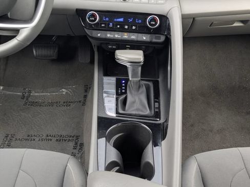 Used 2025 Hyundai Elantra SEL FWD image 19