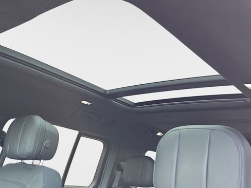 Used 2025 Land Rover Defender 130 V8 image 32