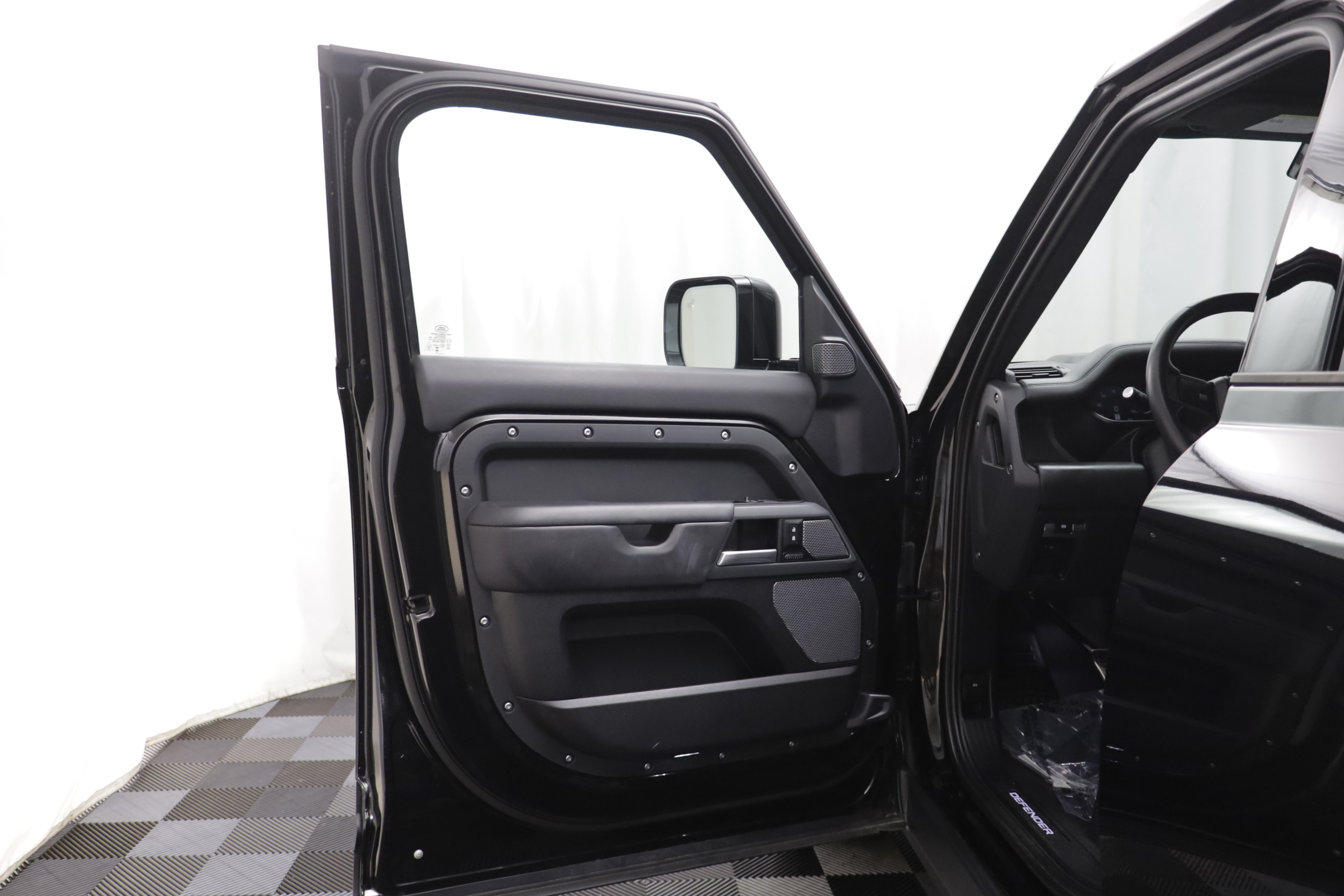 Used 2024 Land Rover Defender 110 X AWD/4WD image 4