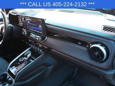 Used 2024 Chevrolet Colorado Z71 w/ Z71 Convenience Package 2 AWD/4WD image 25