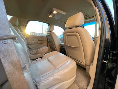 Used 2014 Cadillac Escalade Premium image 22