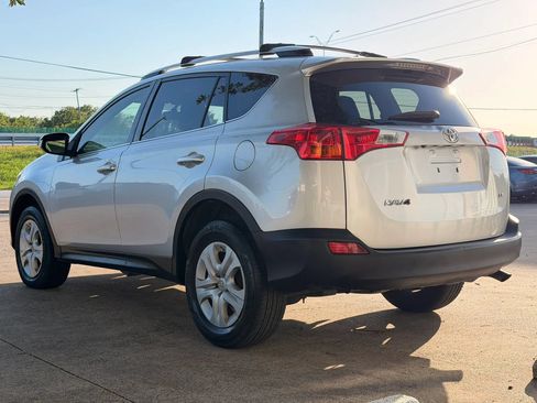Used 2015 Toyota RAV4 LE FWD image 5
