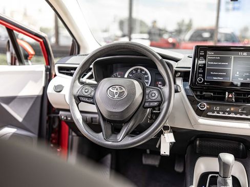 Used 2021 Toyota Corolla LE FWD image 34