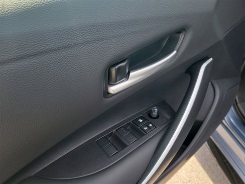 Used 2025 Toyota Corolla SE image 19