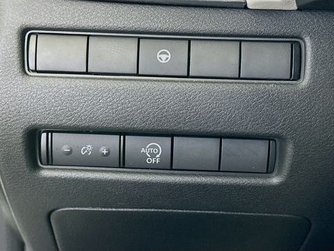 Used 2023 Nissan Rogue SV AWD/4WD image 17