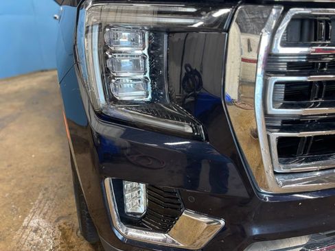 Used 2023 GMC Yukon SLT AWD/4WD image 2