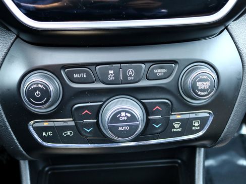 Used 2020 Jeep Cherokee Limited image 28