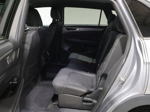 Used 2025 Volkswagen Atlas Cross Sport SE AWD/4WD image 16