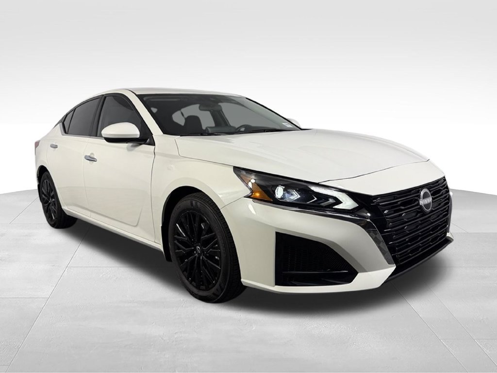 Used 2025 Nissan Altima 2.5 SV w/ SV Special Edition Package FWD image 4