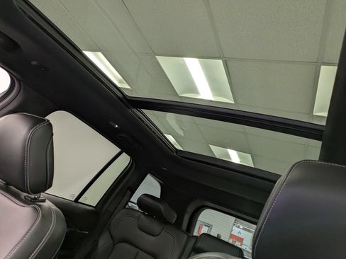 Used 2025 Jeep Grand Cherokee Overland AWD/4WD image 22