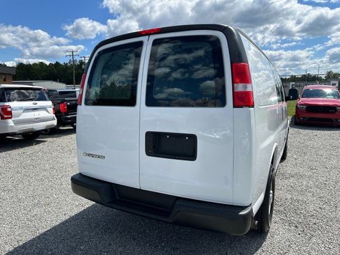 Used 2017 Chevrolet Express 2500 image 10