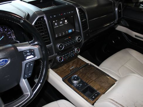 Used 2018 Ford Expedition Platinum RWD image 15