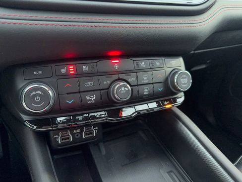 Used 2024 Dodge Durango GT AWD/4WD image 22