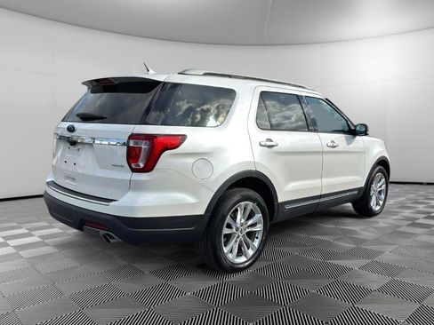 Used 2018 Ford Explorer XLT w/ Equipment Group 202A image 4