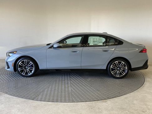 Used 2025 BMW 530i xDrive w/ M Sport Package image 2