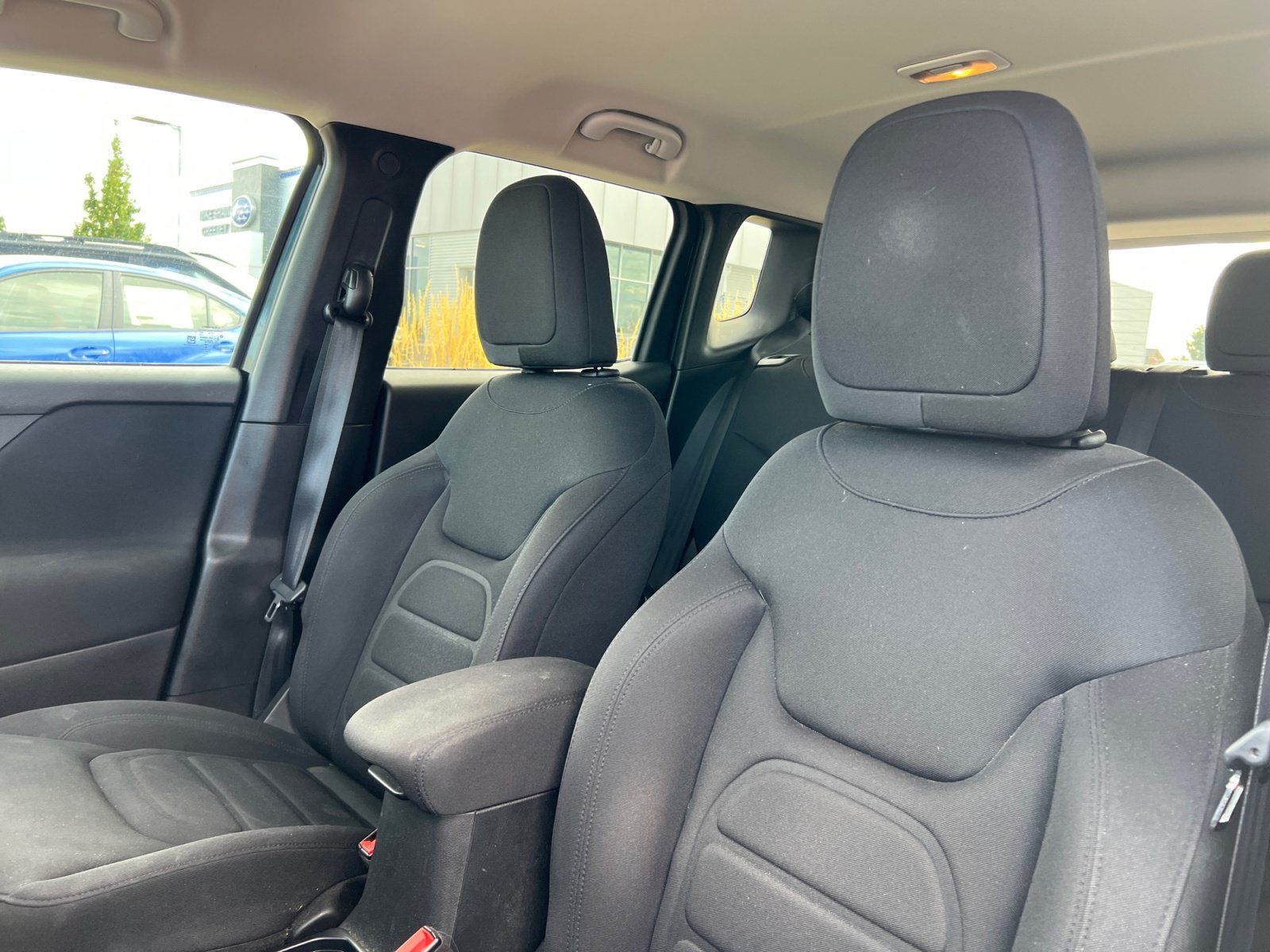 Used 2018 Jeep Renegade Latitude w/ Cold Weather Group AWD/4WD image 14