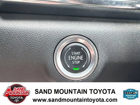 Used 2025 GMC Terrain Elevation w/ Technology Package II AWD/4WD image 18