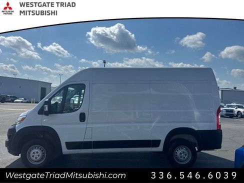 Used 2024 RAM ProMaster 2500 w/ Convenience Group FWD image 3