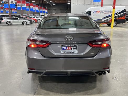 Used 2023 Toyota Camry SE image 4