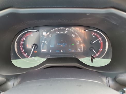 Used 2025 Toyota RAV4 XLE w/ Convenience Package FWD image 32